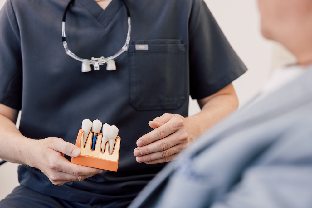 zahnarzt-frankfurt-riedberg-implantate-toogle